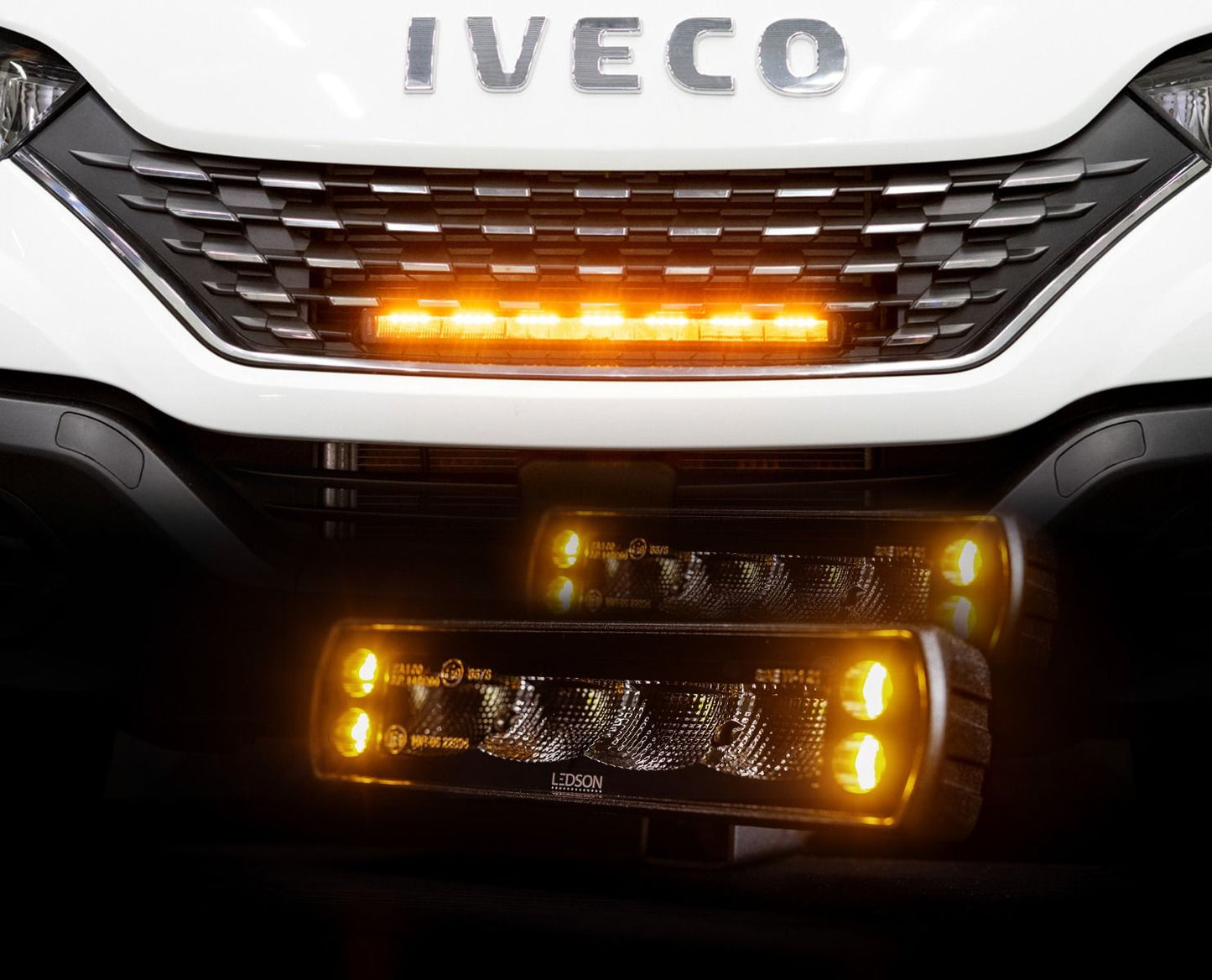 Phoenix-paketti 20" LED-valopaneelia ja 2 x Helix-peruutusvaloa Iveco Daily -mallille